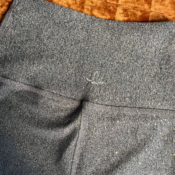 Beyond Yoga Alloy Ombre Speckled Midi Leggings in Grey/Rose Gold Size Small - Picture 6 of 6